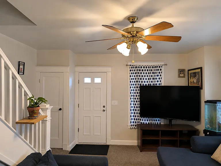 527 Franklin Ave — Photo 4