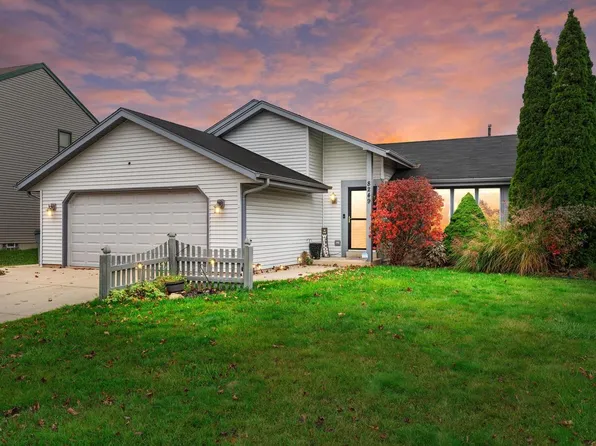 8249 North 97th STREET, Milwaukee, WI 53224