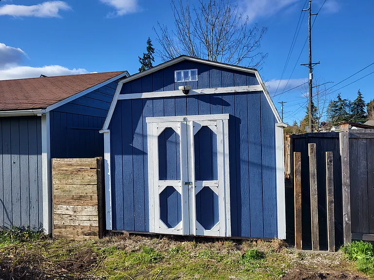 Back yard shed, 2300 ft3...available for use.