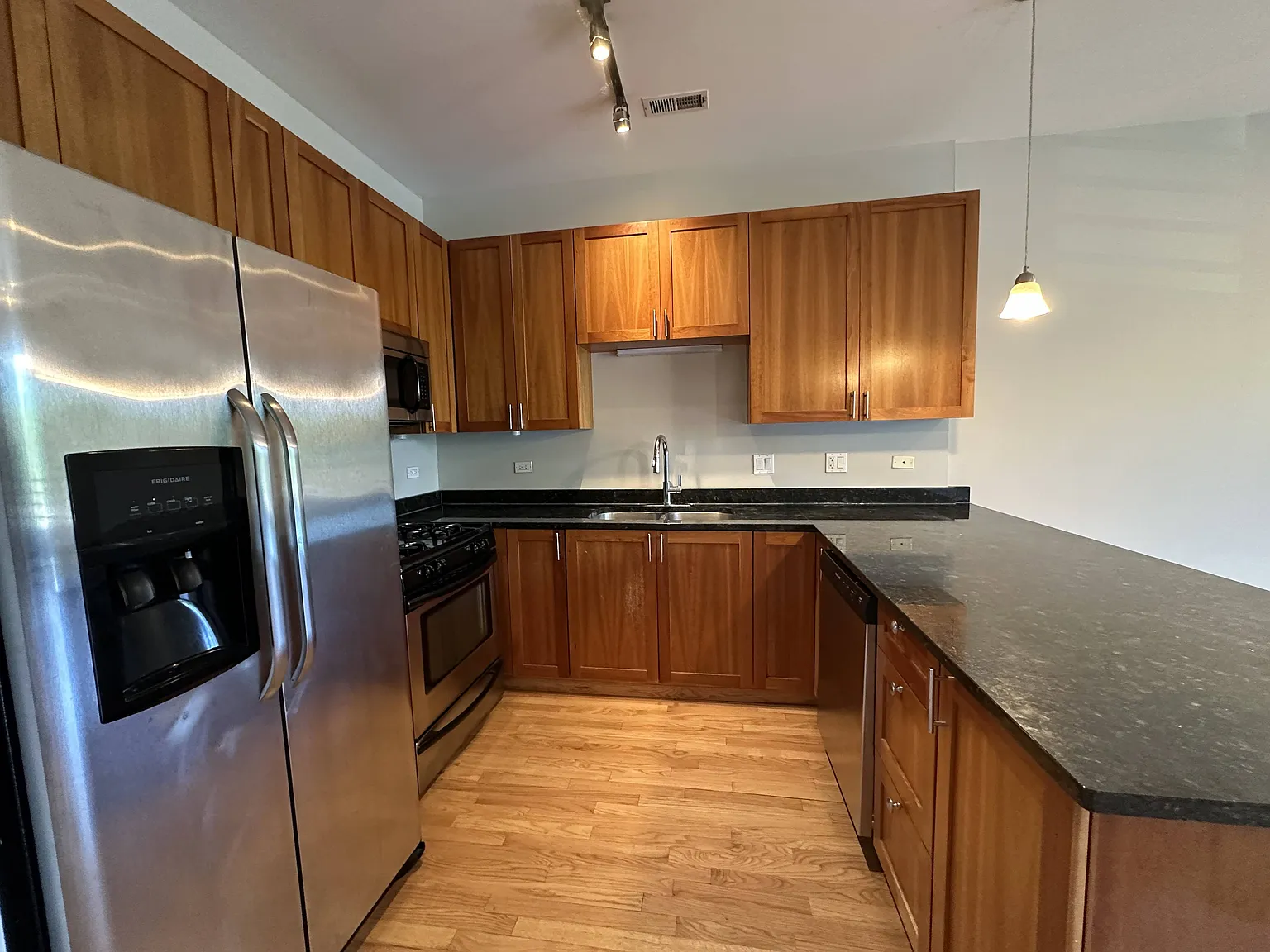 1500 N Damen — Photo 4