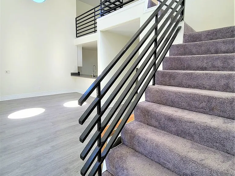 2050 S Bentley Ave — Photo 45
