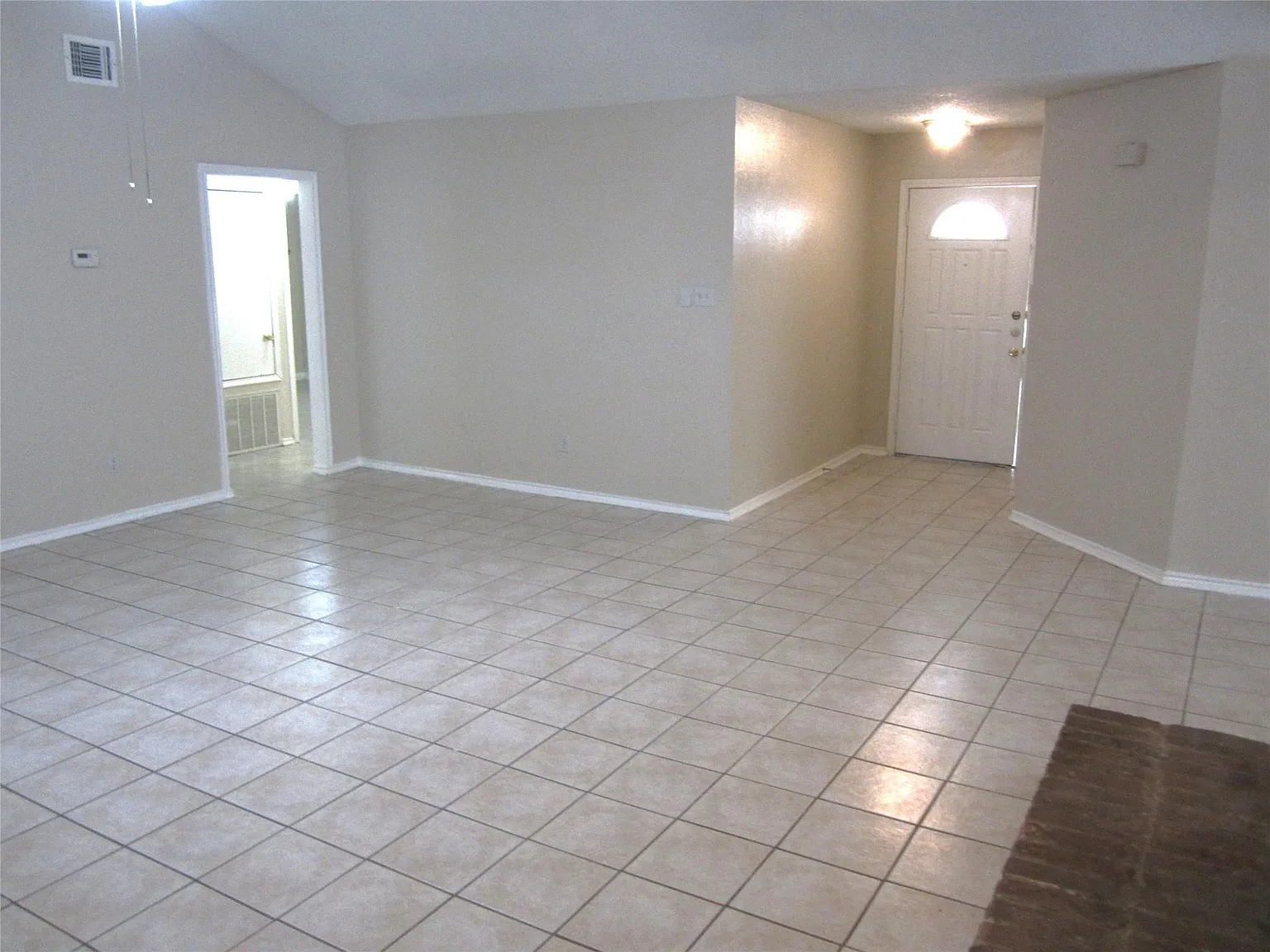 3 bed, 2.0 bath, 1580 sqft, $1,700 — Photo 3