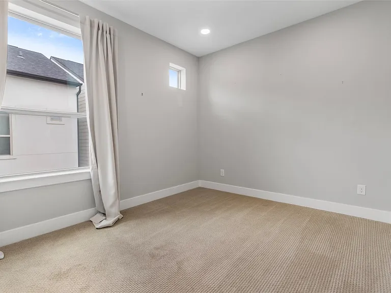 719 Schwartz St — Photo 12