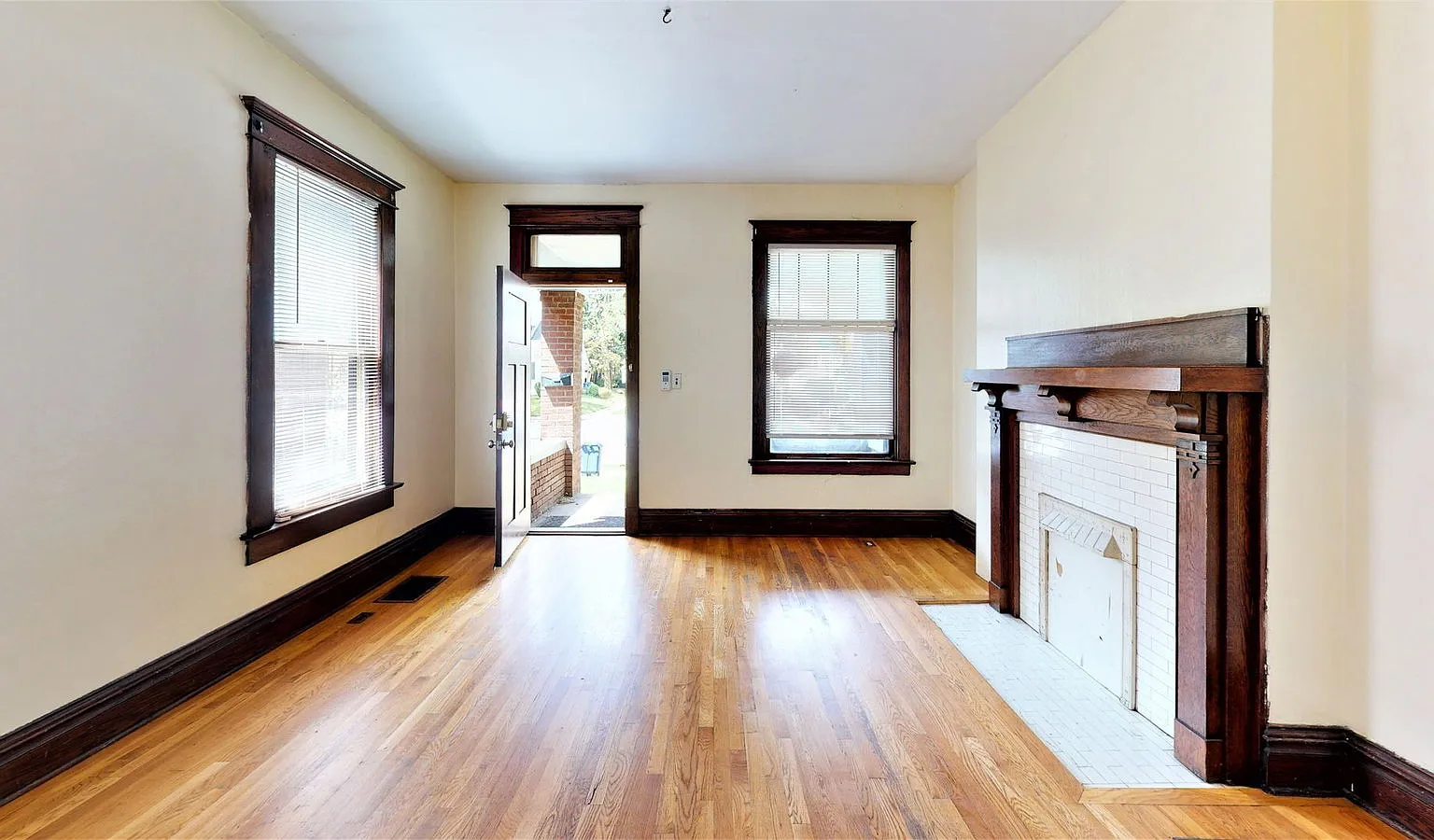5 bed, 2.0 bath, $2,550 — Photo 2