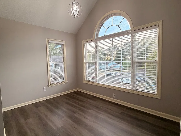 1608 Liberty Dr #1608 — Photo 3
