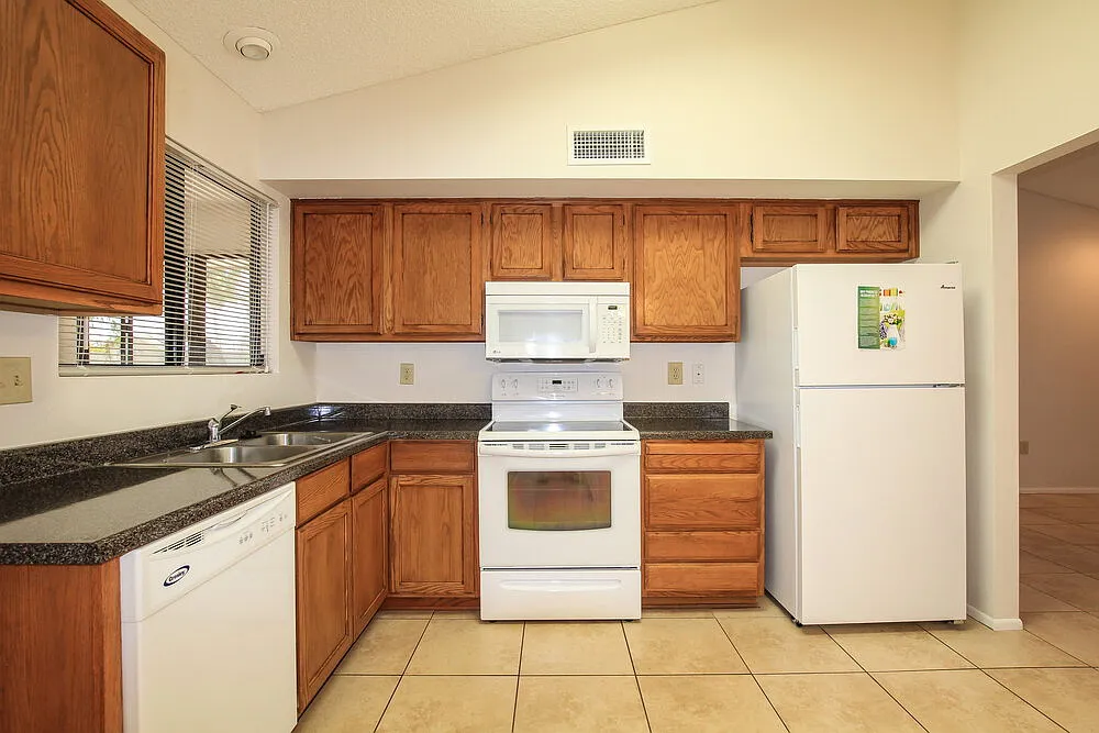 2 bed, 2.0 bath, 1046 sqft, $1,685 — Photo 4