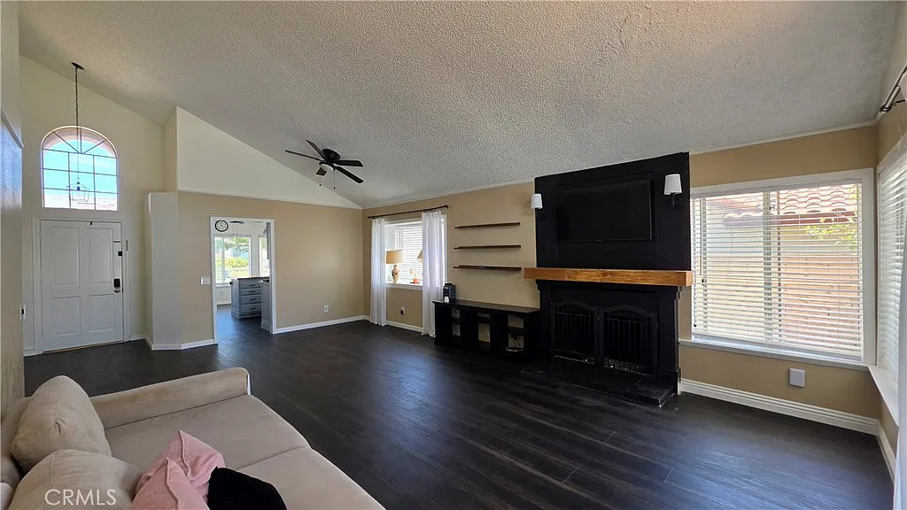 4 bed, 1615 sqft, $3,000 — Photo 4