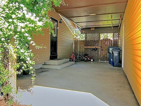 3rd image of 9059 Schafer Dr