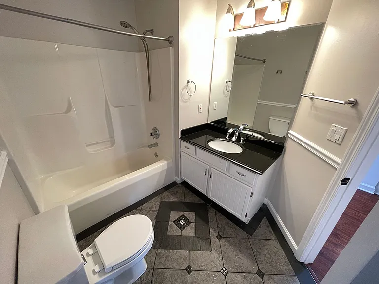 6015 Mercury Dr — Photo 13