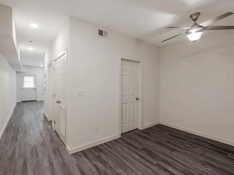811 Douglas St #107 — Photo 8
