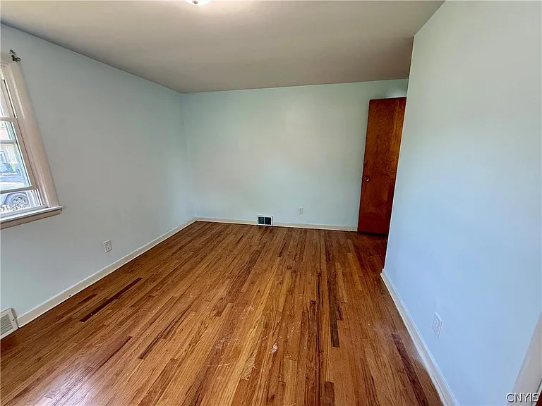 111 Deborah Dr — Photo 10