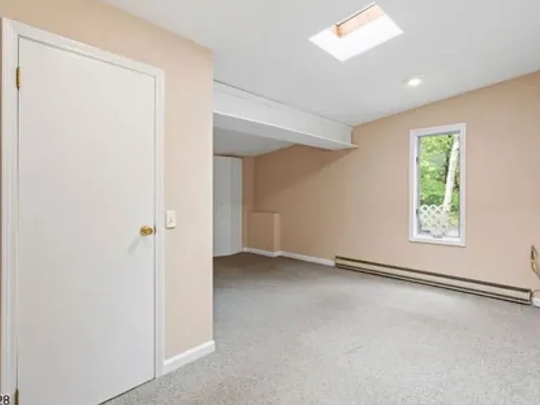621 Valley Rd — Photo 15