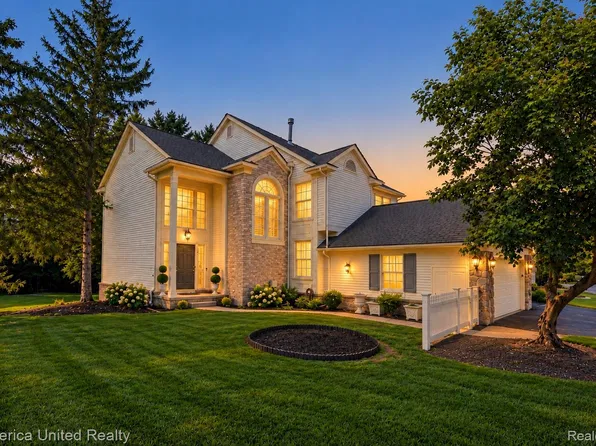 7112 Winding Brook Ct #30, West Bloomfield, MI 48322