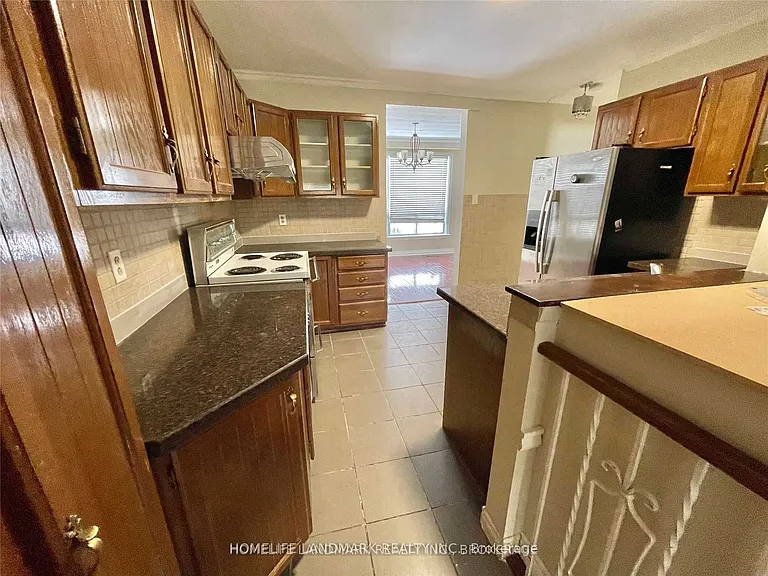25 Edgemont Dr #UPPER — Photo 8