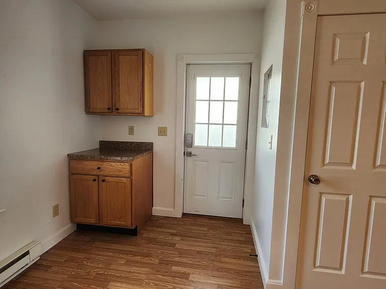 230 Scott Ave #A — Photo 8