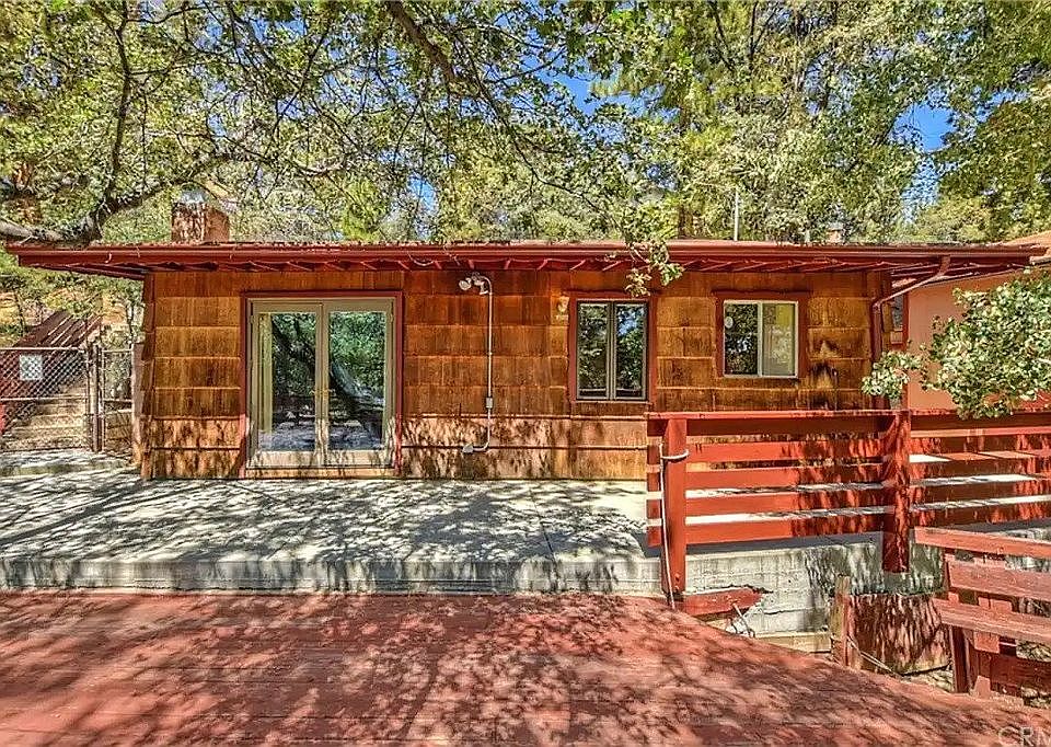 1st image of 746 Villa Grove Dr