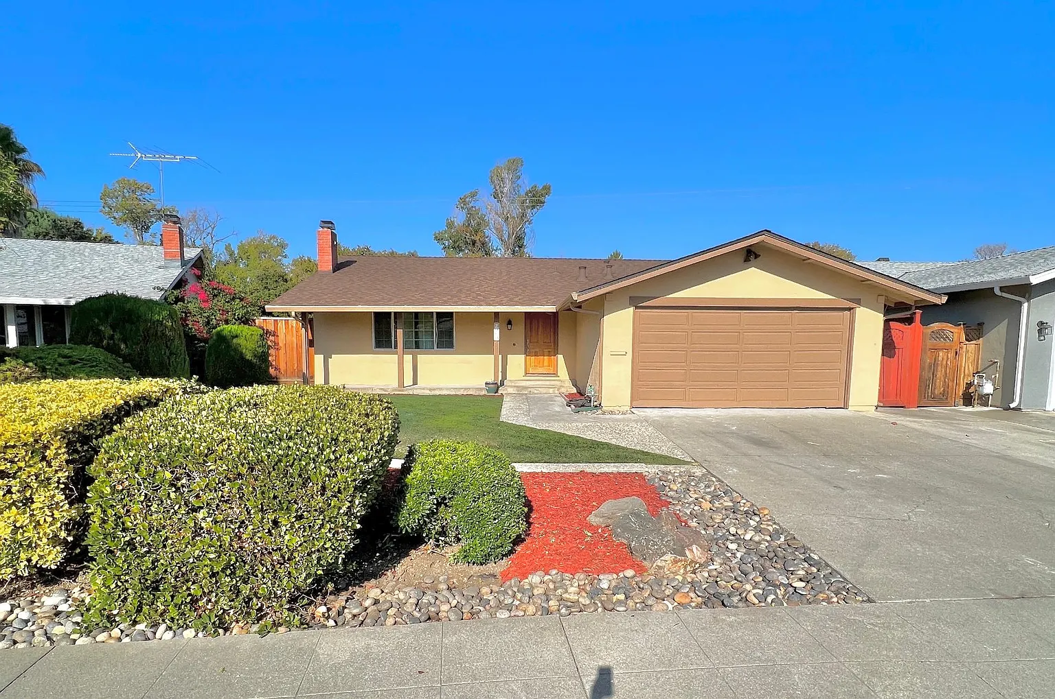 3825 Eastwood Cir photo 1
