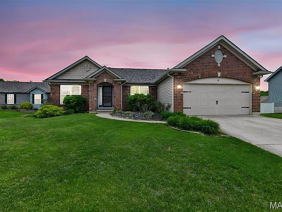 3rd image of 27 Millstone Lake Dr