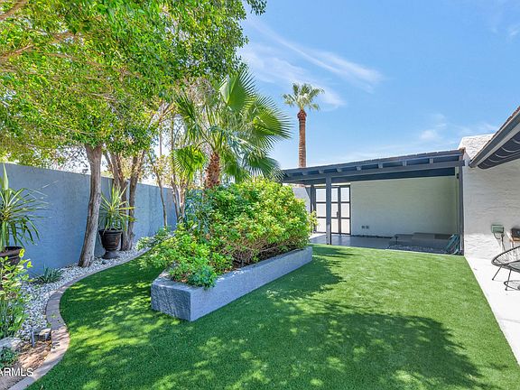 4th image of 3010 E COLUMBUS Avenue