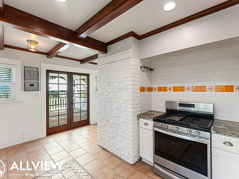 2474 Santa Ana Ave — Photo 8