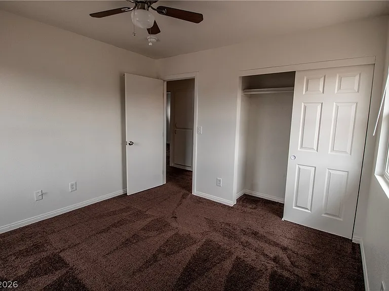 119 W Victory Rd — Photo 23