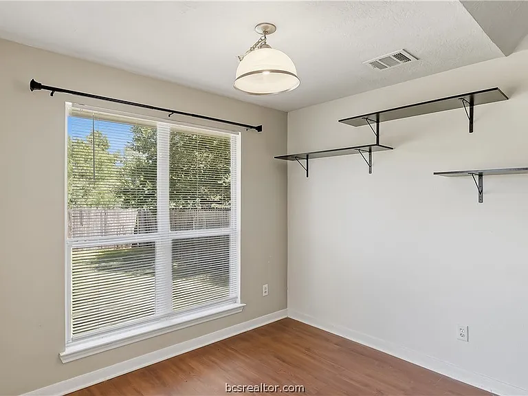 921 Windmeadows Dr — Photo 13