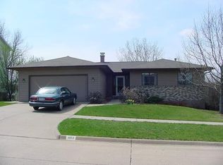 1153 Duck Creek Dr, Iowa City, IA 52246