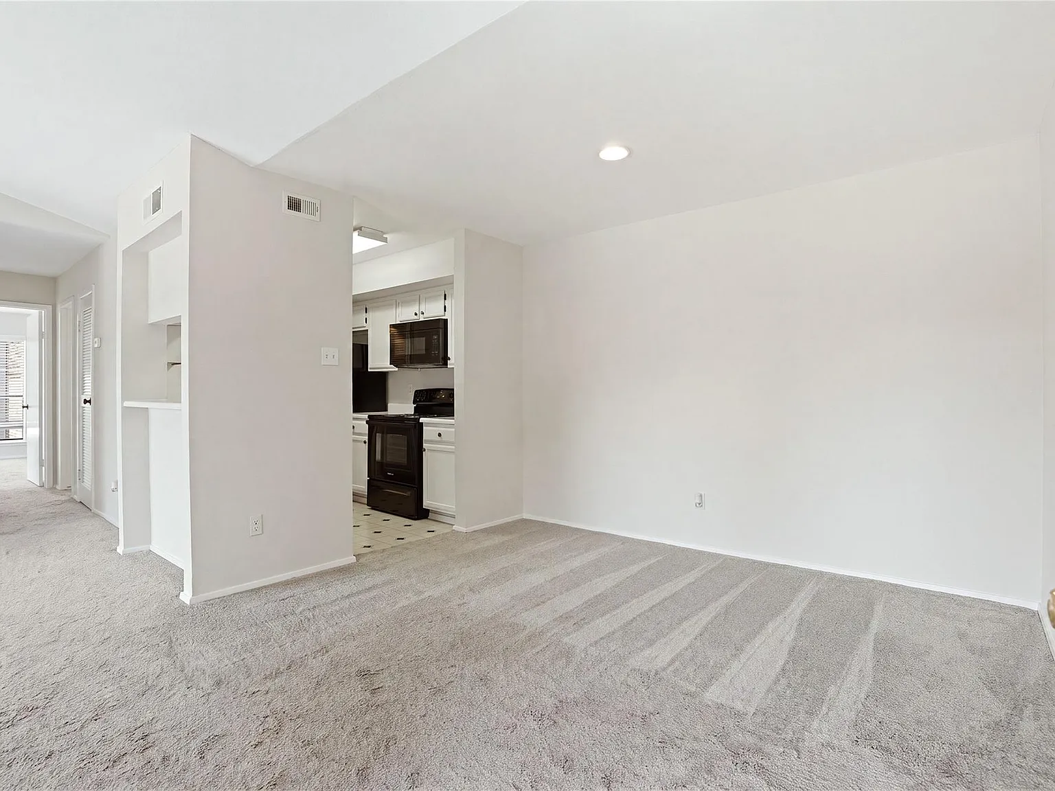 1 bed, 1.0 bath, 891 sqft, $1,375 — Photo 4