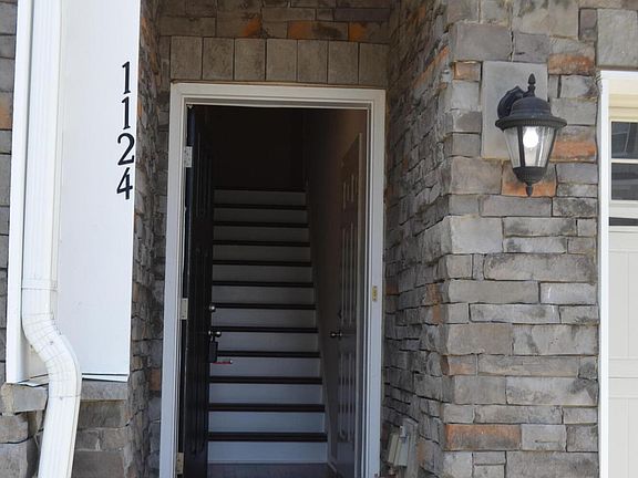 5th image of 1124 Finch Ct