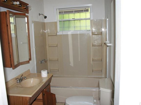 5th image of 2707 W Gonzalez St