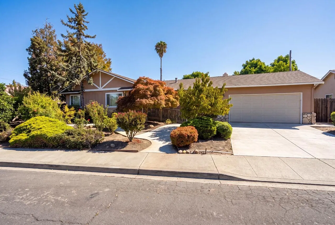 3 bed, 1592 sqft, $5,200 — Photo 3
