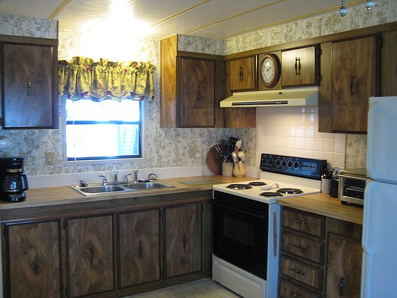3rd image of 65 Colonial Park Of Lake Lizzie Dr