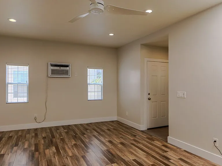 Garfield Avenue Apartments — Photo 53