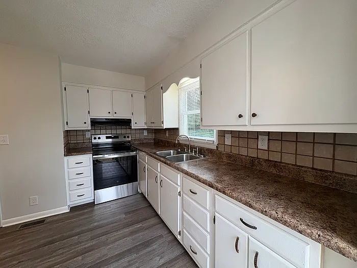 4004 Carlos Ave — Photo 4