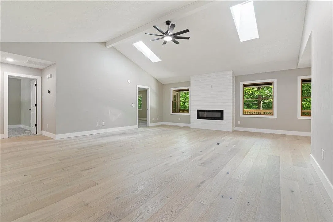 2 bed, 2.0 bath, 1587 sqft, $2,000 — Photo 2
