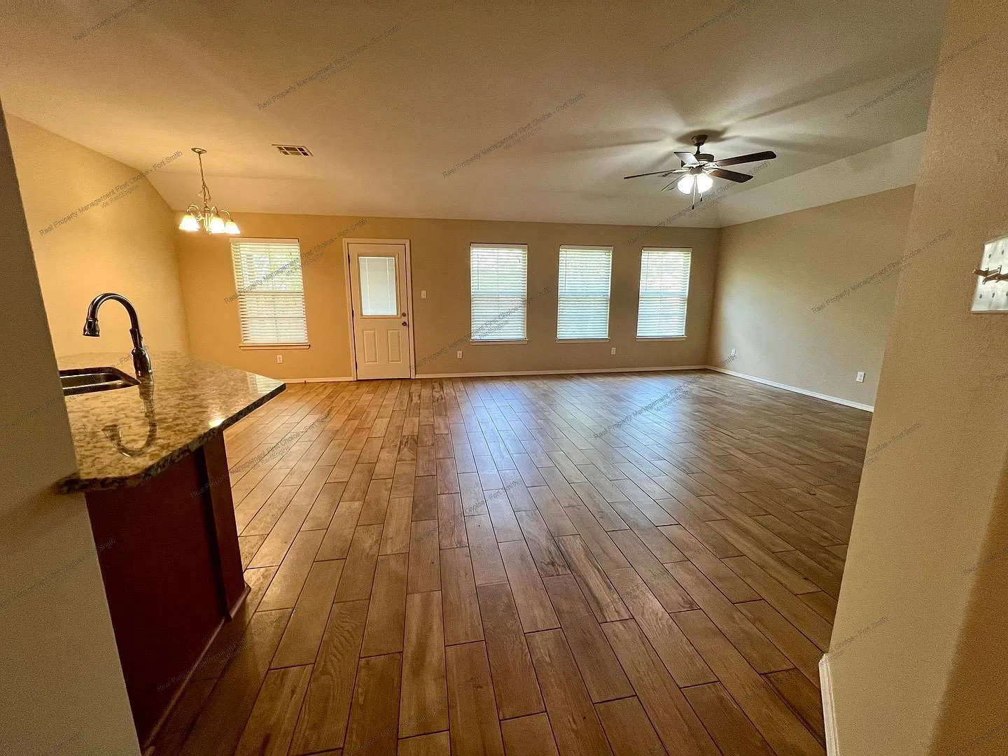 3 bed, 2.0 bath, 1614 sqft, $1,650 — Photo 2