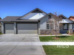 916 Silver Springs St, Middleton, ID 83644