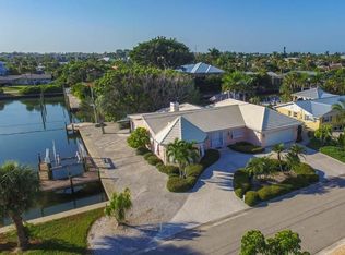606 Concord Ln, Holmes Beach, FL 34217