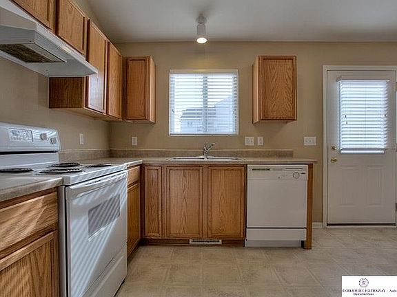 3rd image of 16119 Cottonwood Ave