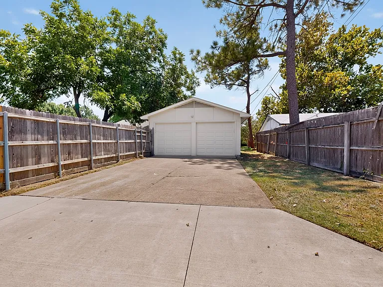 1717 Japonica Ln — Photo 37