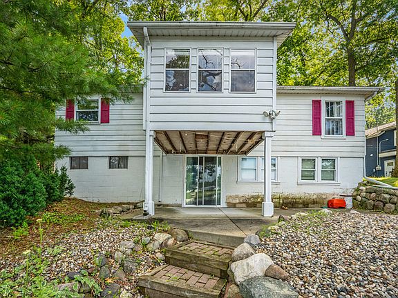 2nd image of 34119 Hillside Dr