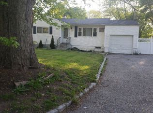 832 Americus Ave, East Patchogue, NY 11772