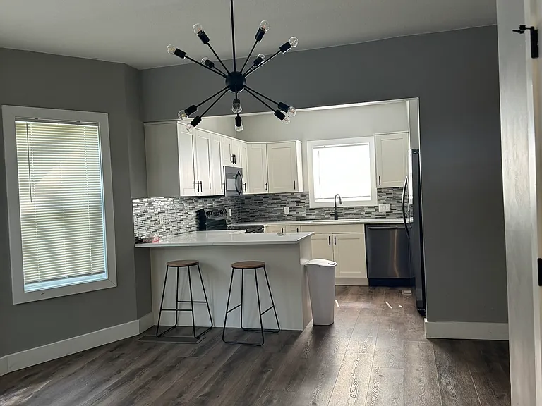 1025 Exchange St — Photo 2