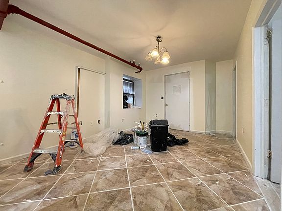 2nd image of 915 43rd St APT 1