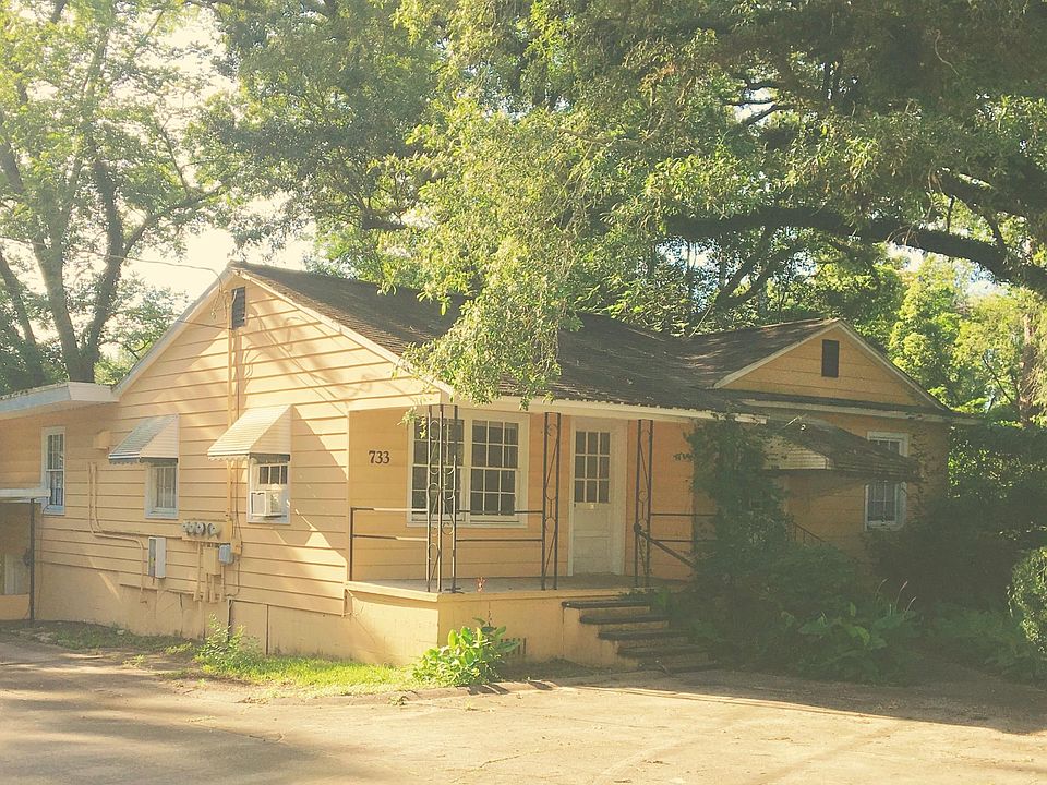 This was formerly a single family home converted to private 