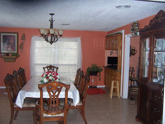 4th image of 210 SE Avenue D