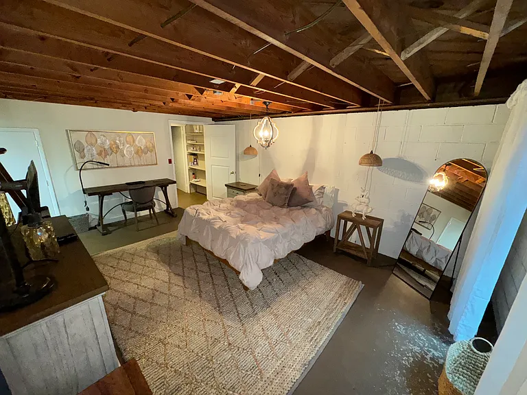 Bonus Bed Basement Full windows