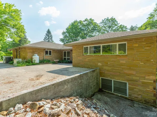 104 Azalea Ln, Spruce Pine, NC 28777