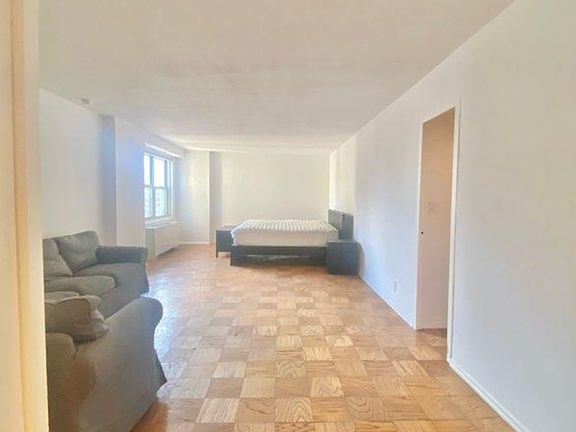 3rd image of 305 E 24th St APT 16H