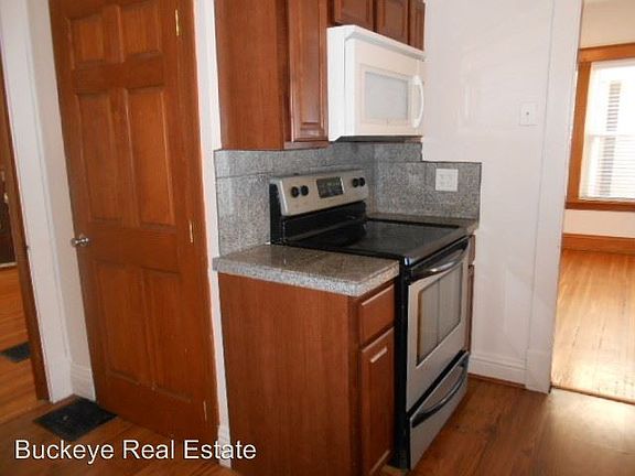 5th image of 126 W Northwood Ave